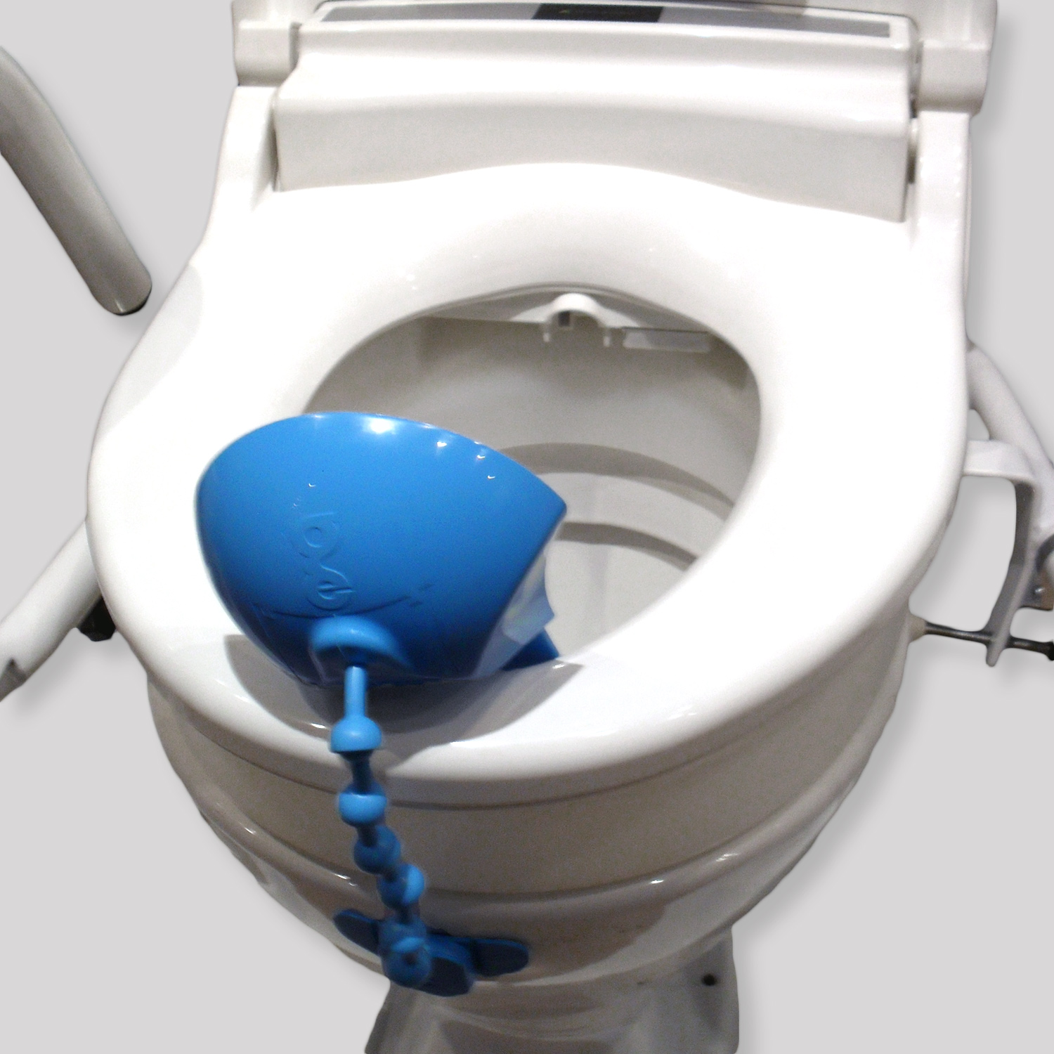 Pee-Guard_on-bidet-arms_1